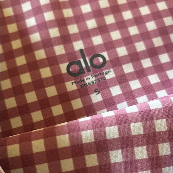 ALO Yoga Pink Gingham Set - Picture 2 of 6